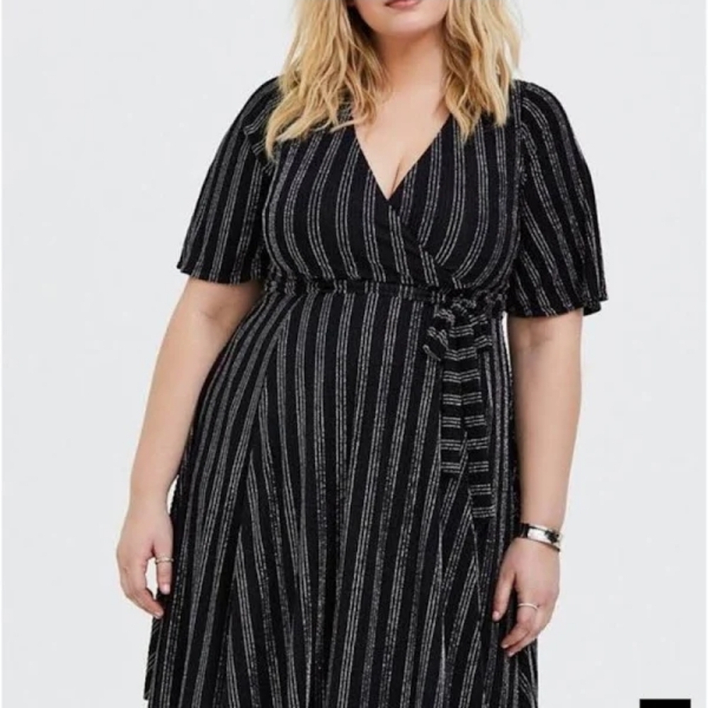 Torrid Black Glitter Stripe Wrap Dress Size 2 (18/20) NWOT image 3